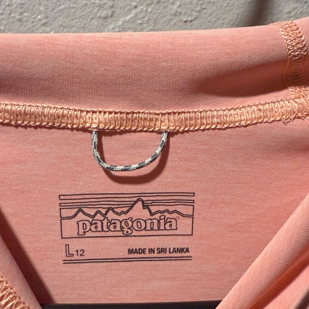 Patagonia kids UPF Light Pink Hoodie - Picture 2 of 3
